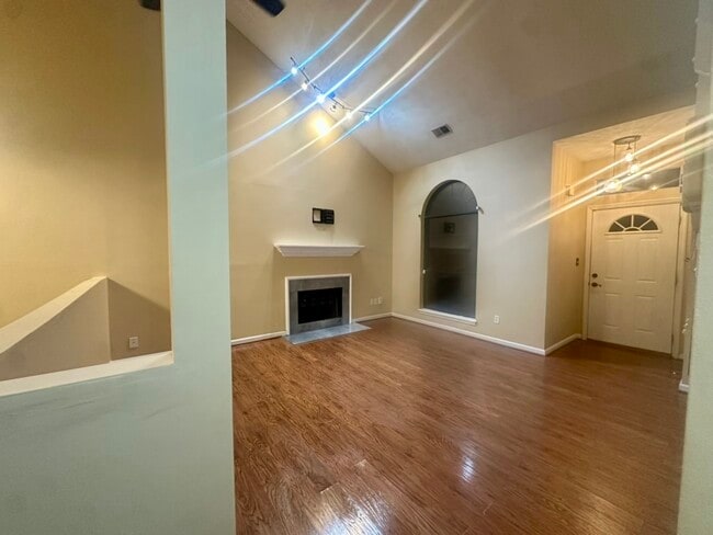 Building Photo - 1381 The Kings Ct