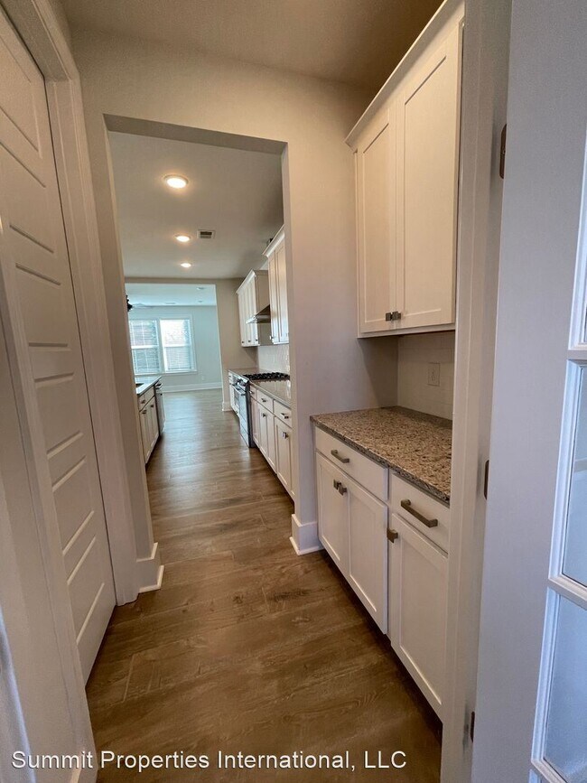 Building Photo - 3 br, 3 bath House - 2400 Gaston Day Schoo...