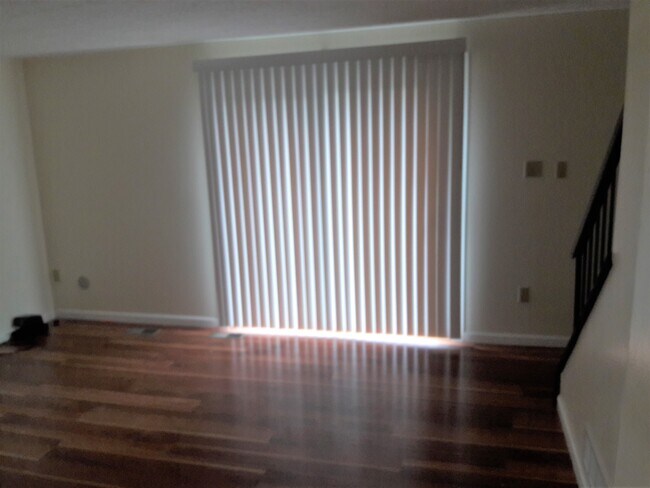 FamilyRoom2 - 601 Cortland Dr E