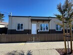 Foto principal - Newly Remodeled Spacious 3 Bedroom House i...
