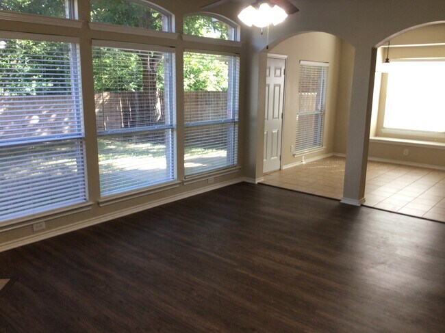 Building Photo - 6811 Shore Breeze Court