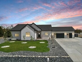 Building Photo - 1328 S Papago Dr