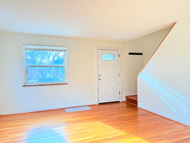 Building Photo - 4540 Victor Ave