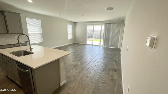 Foto del edificio - 37845 W Santa Barbara Ave