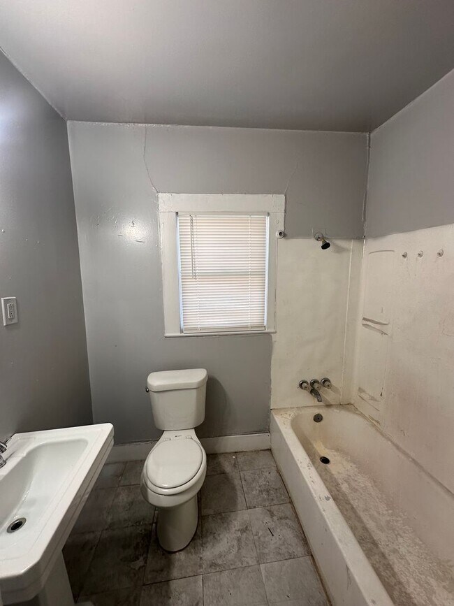 Foto del edificio - 3328-3330 Avenue E