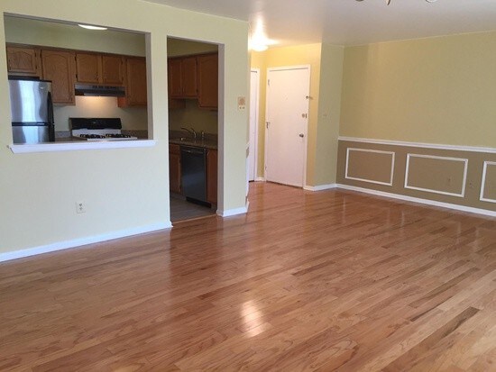 Foto del edificio - 108 Lowell Ct