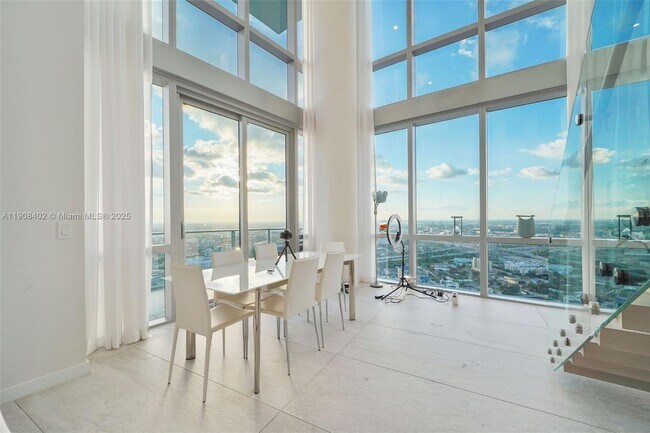 Foto del edificio - 851 NE 1st Ave