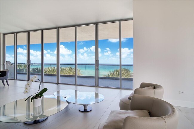 Building Photo - 18501 Collins Ave
