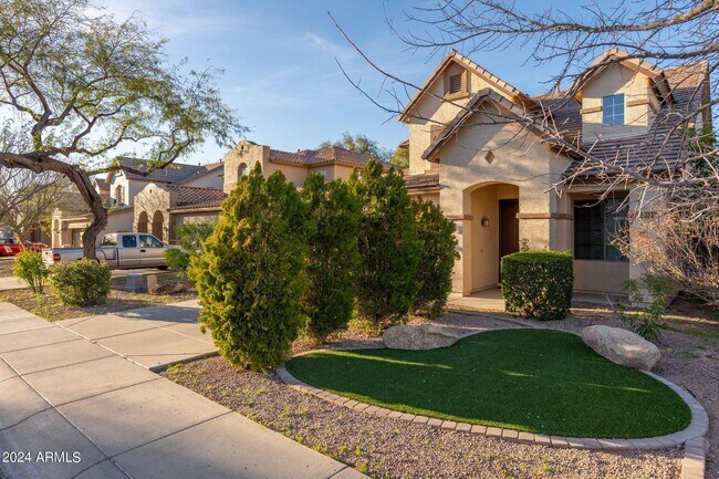 Building Photo - 1546 E Nightingale Ln