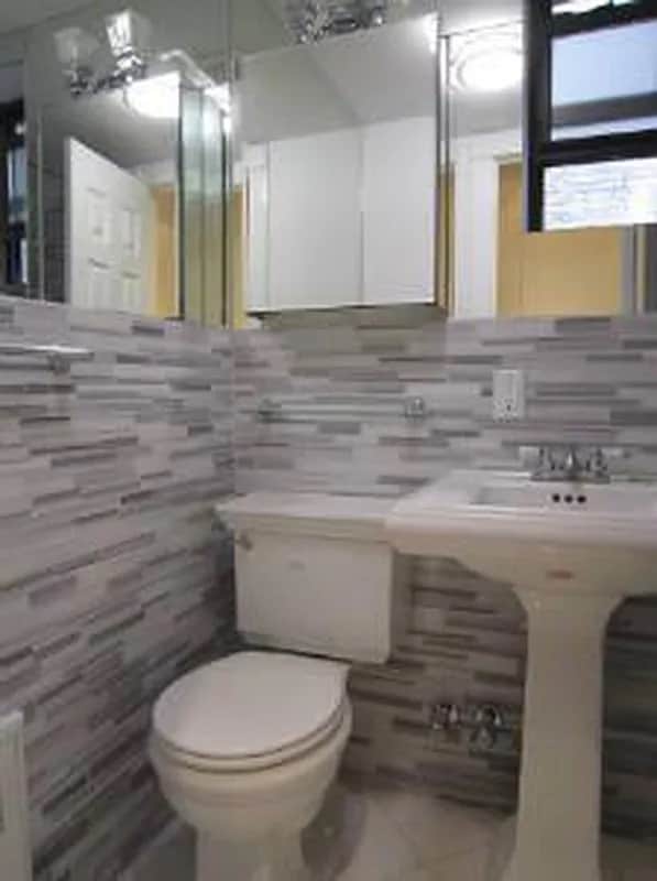 Foto del edificio - 345 W 53rd St