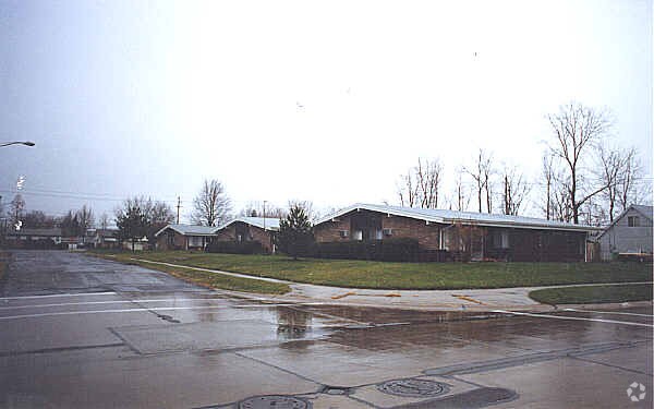 Foto principal - 872-890 Bryant Ave