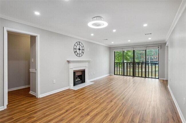 Foto del edificio - 23214 Plantation Dr NE