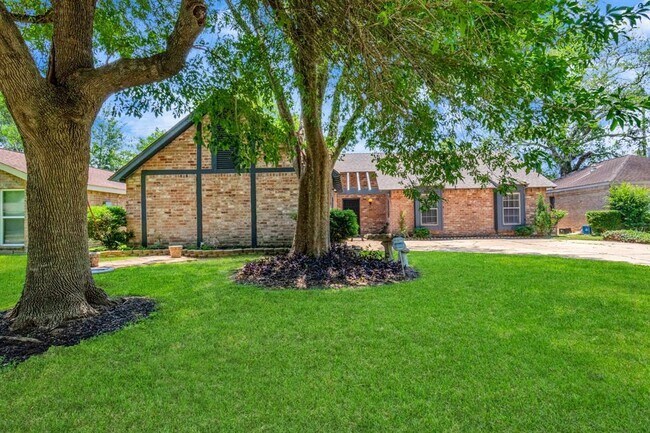 Foto del edificio - 14215 Locke Ln