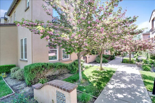 Building Photo - 2137 Cedarwood Loop
