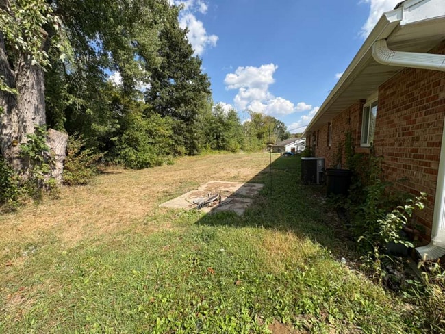 Building Photo - 2601 E Oakbrook Dr