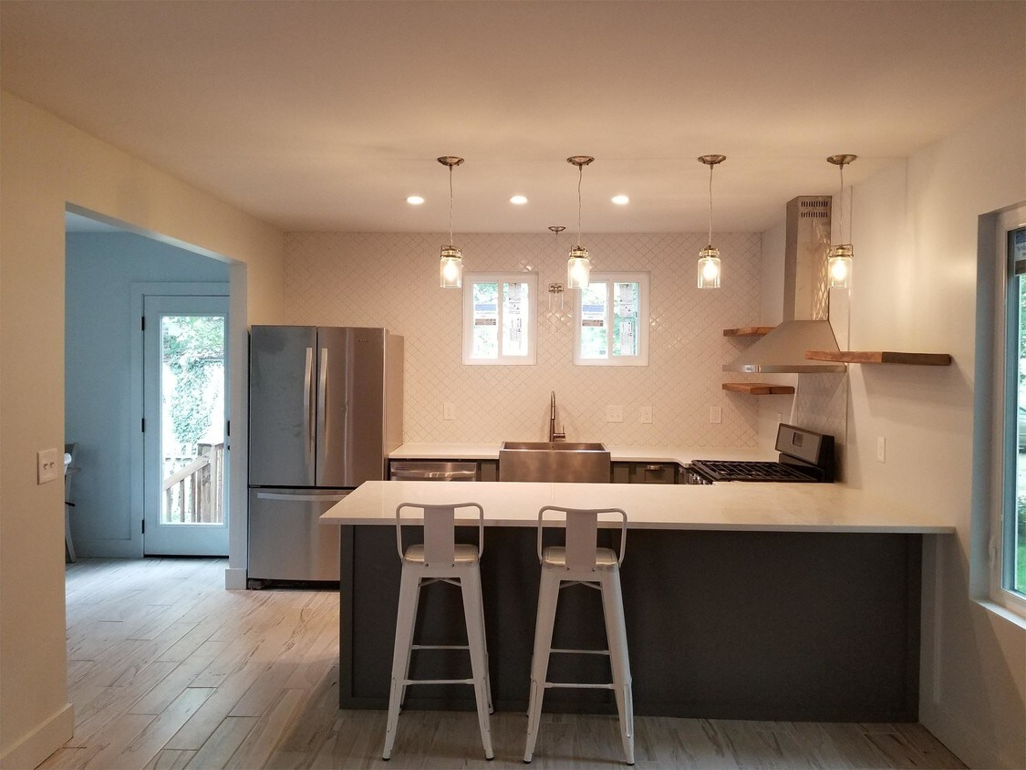 Foto principal - 815 Brookwood Pl