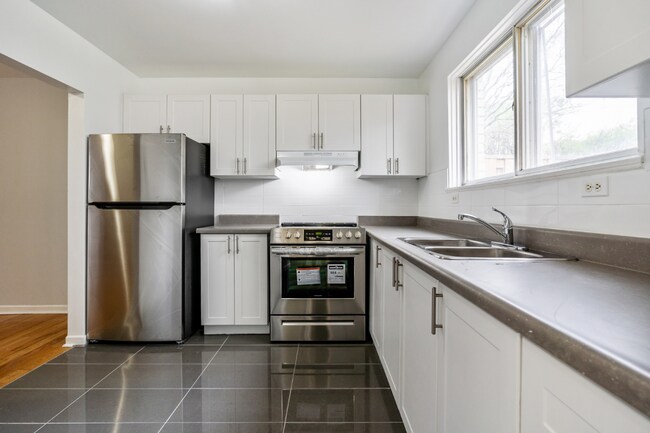 Building Photo - Bloor Dixie Townhomes
