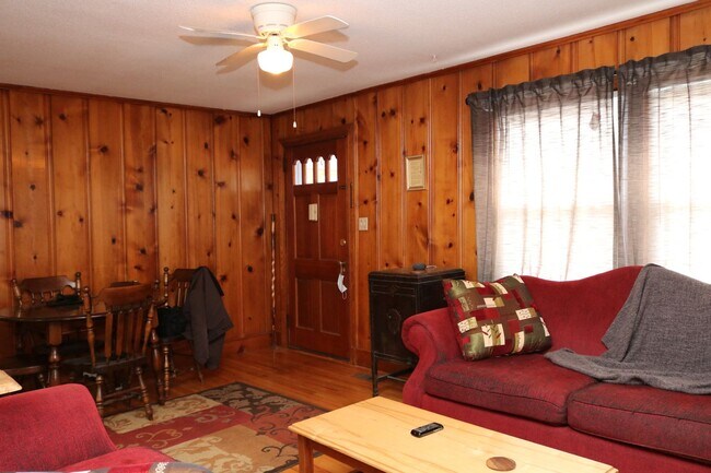 Building Photo - Cute Cottage in Carrboro (Lease Takeover)