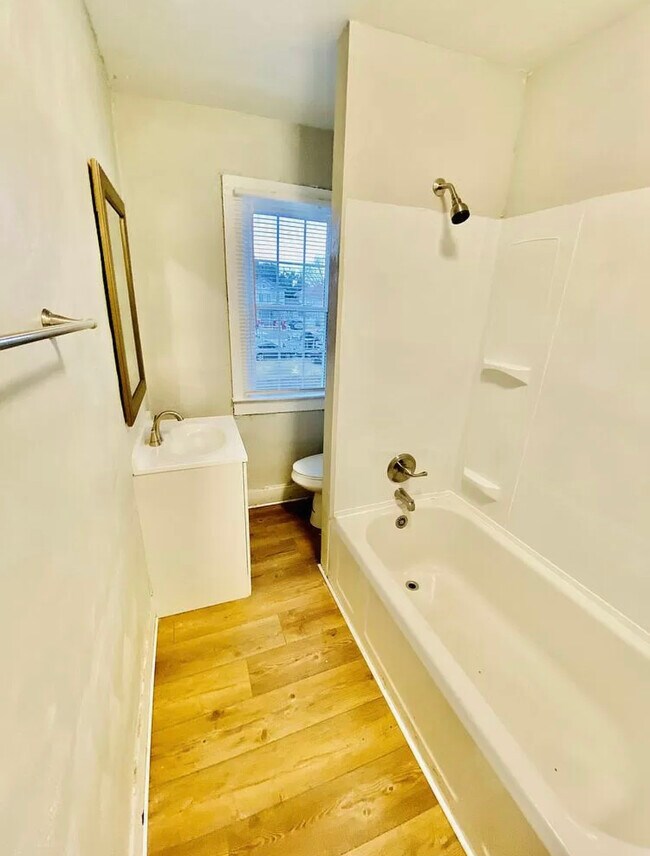 Foto del edificio - 2411 Ludlow St