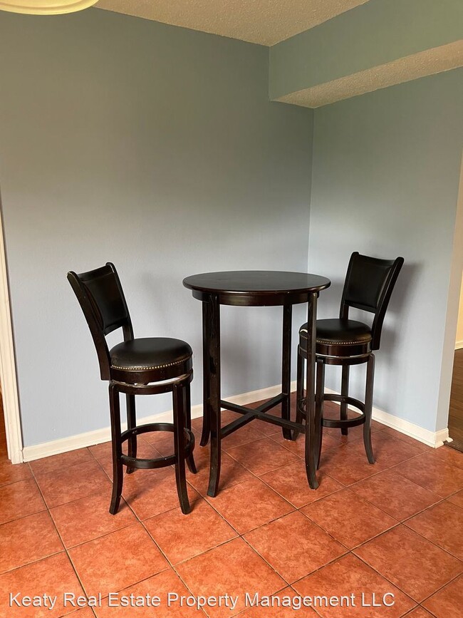 Building Photo - 4 br, 2 bath House - 302 Marseilles