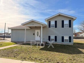 Building Photo - 2226 S Moffet Ave