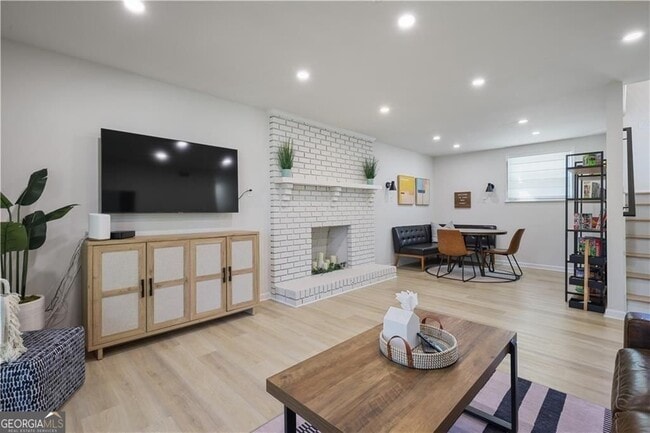 Building Photo - 677 Hillandale Cir