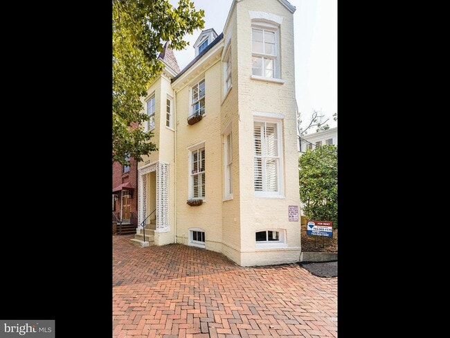 Great Unobstructed Light - 322 S Washington St