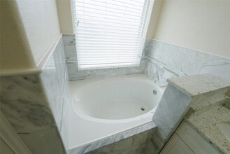 Building Photo - 1013 10th St