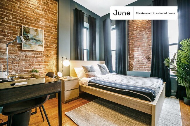 Building Photo - Private bedroom in 3 bed/2 bath Home
