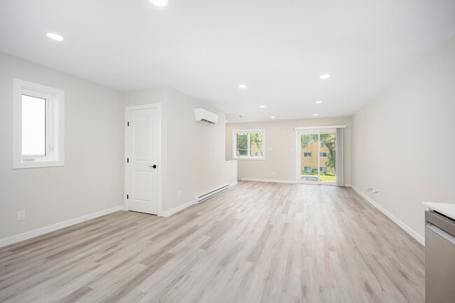 Building Photo - 354 Edison Ave