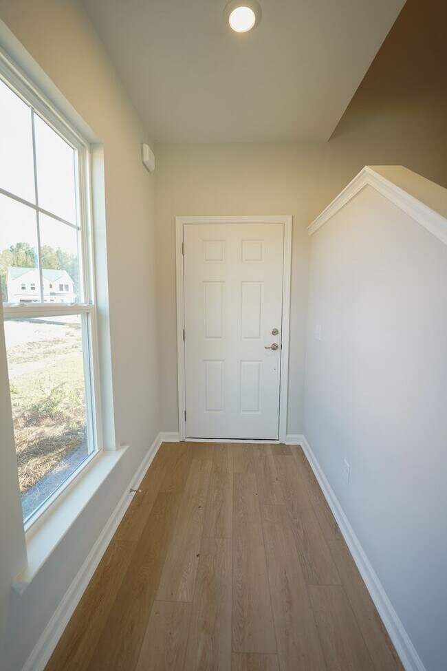 Foto del edificio - Available Soon!