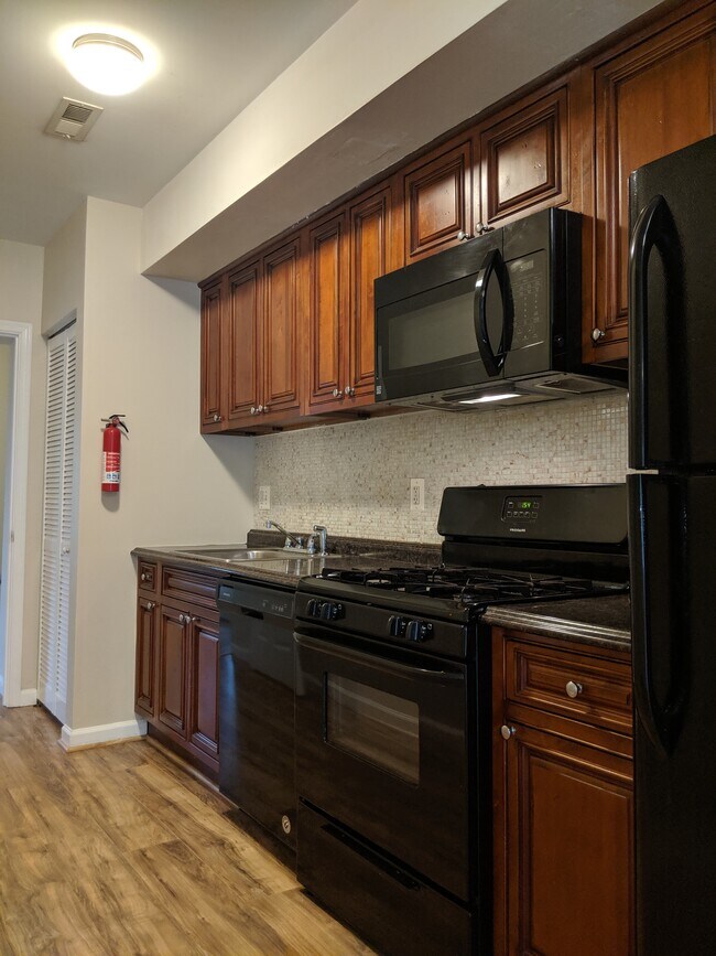 Kitchen - 1234 Queen St NE