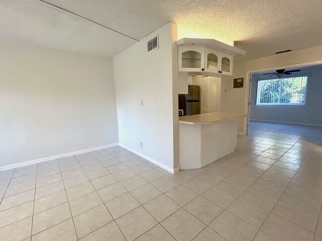 Foto del edificio - 2175 NE 56th St