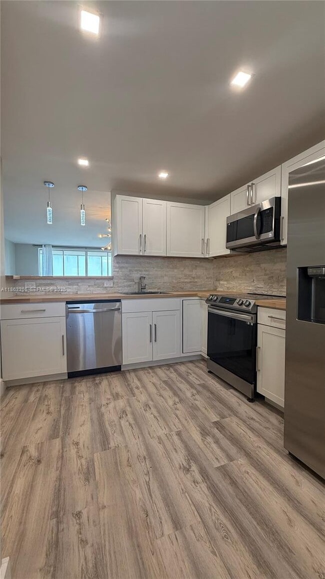 Building Photo - 1750 NE 191st St