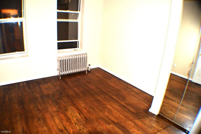 Foto del edificio - 2209 Astoria Blvd