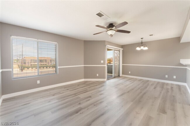 Foto del edificio - 5689 E Lake Mead Blvd