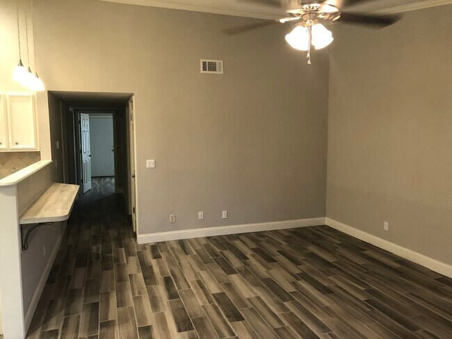 Livin room - 822 Hardy Springs Cir