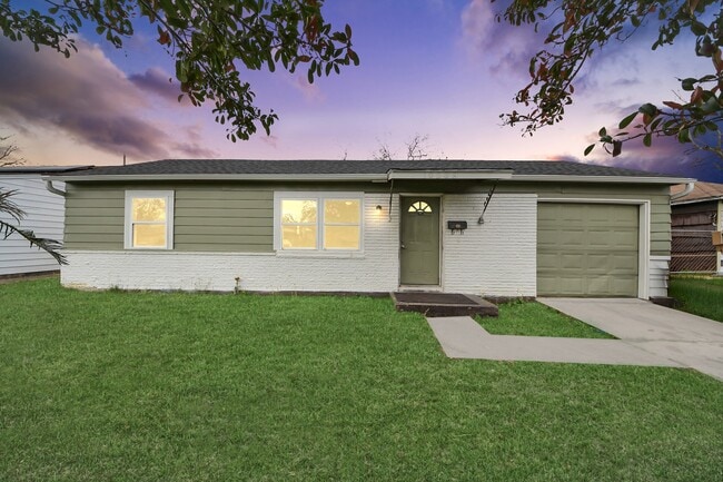 Building Photo - 10506 Sierra Dr