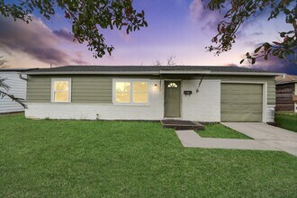 Building Photo - 10506 Sierra Dr