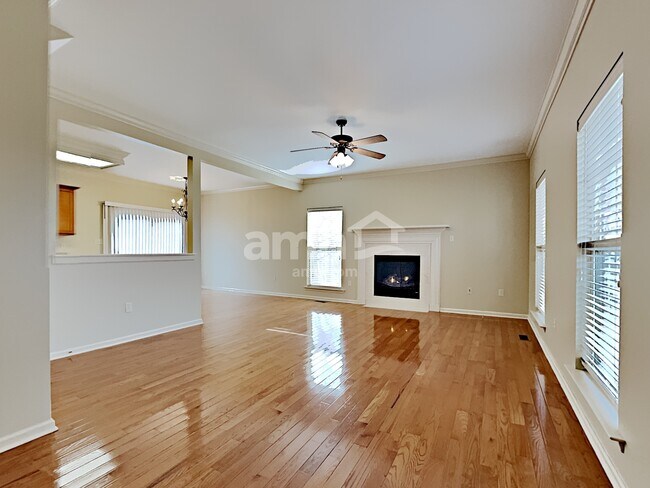 Building Photo - 1523 Bailey Park