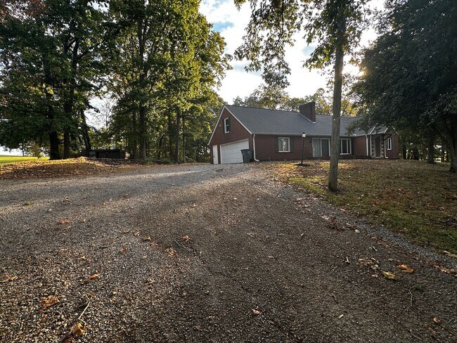 Foto del edificio - *Move in Special - Spacious 3 bedroom/ 2.5 bath home near Exit 8 - Morristown, TN