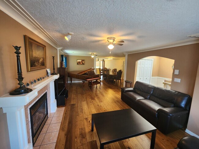 Photo du bâtiment - 2224 Maple Ave N