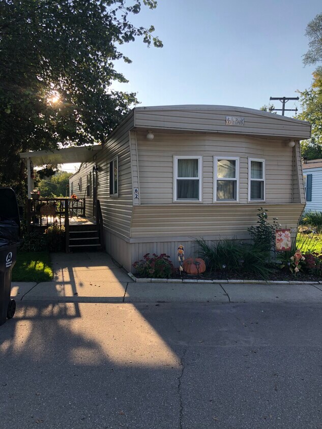 Primary Photo - 62 W Manor St