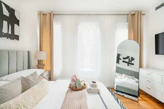 Foto del edificio - 13-3 I Brand New 4BR 3Bth Duplex Private R...