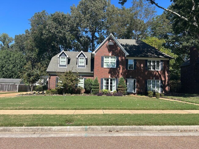 Foto del edificio - Charming 4-Bed, 3-Bath Home in Collierville — Walking Distance to Elementary School - 1/2 Off The...