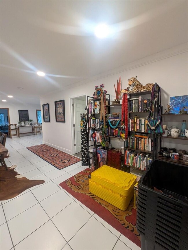 Building Photo - 220 SE 1st St