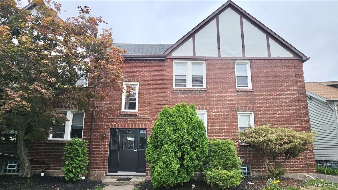 Foto principal - 657 Englewood Ave