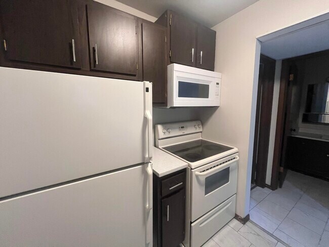 Foto del edificio - 6179 W Cold Spring Rd