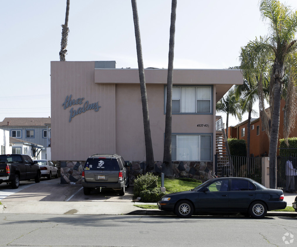 Building Photo - Three Palms