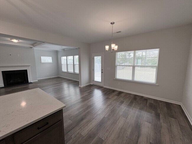 Foto del edificio - 153 Brockway Dr